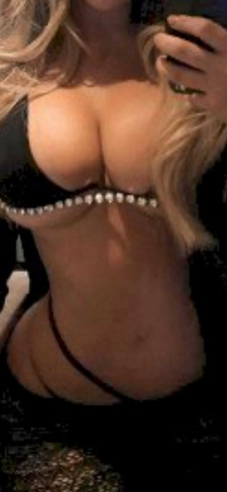 פתח תקווה מסאזיסטית נשית