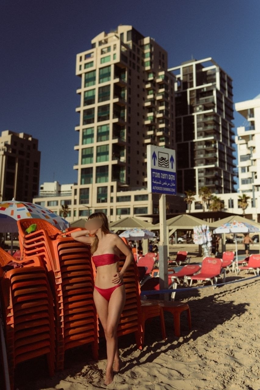 קרוליינה – מעסה פצצה בת 32 בלונדינית – בתל אביב